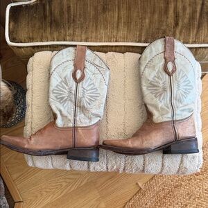 Vintage  Brown and Cream Cowboy Boots